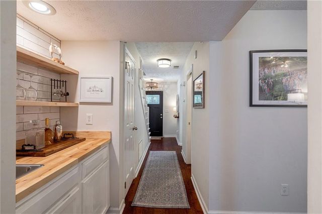 104 Courtyard Terrace, Roswell, GA 30075