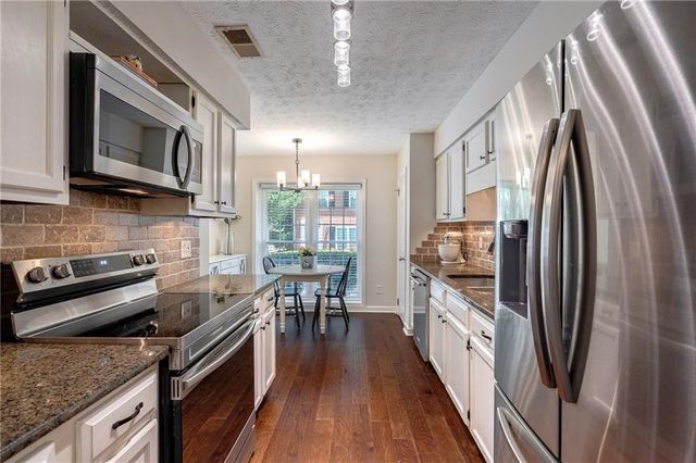 104 Courtyard Terrace, Roswell, GA 30075