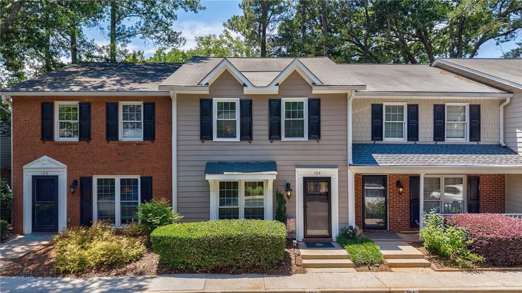 104 Courtyard Terrace, Roswell, GA 30075