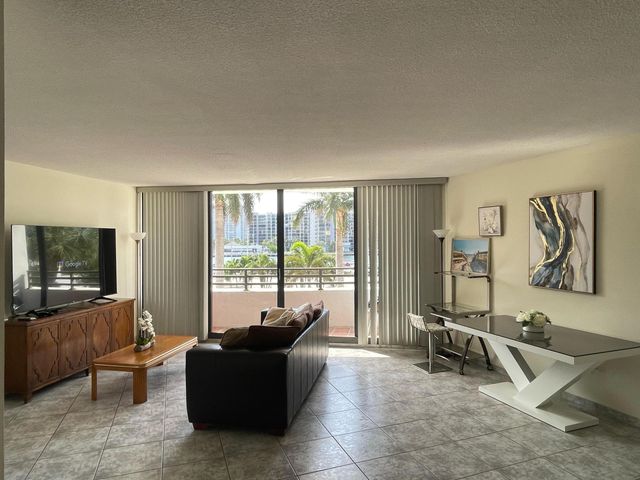 3505 S Ocean Drive, Hollywood, FL 33019