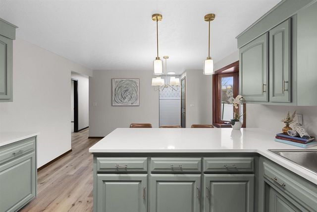 2540 SUN TERRACE, Green Bay, WI 54311