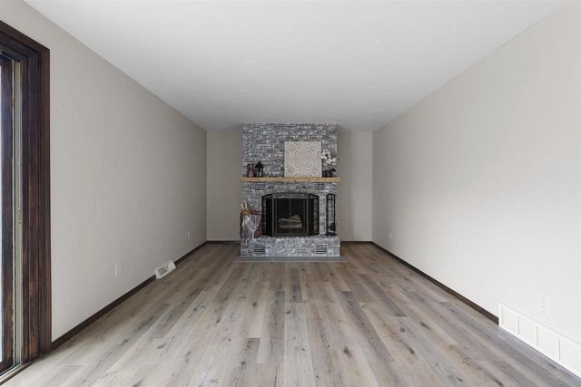 2540 SUN TERRACE, Green Bay, WI 54311