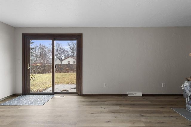 2540 SUN TERRACE, Green Bay, WI 54311