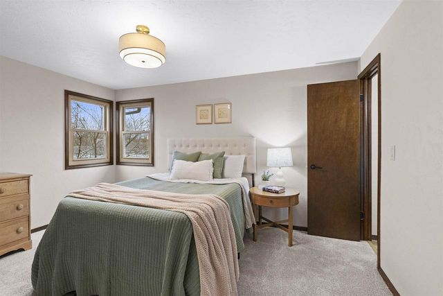 2540 SUN TERRACE, Green Bay, WI 54311