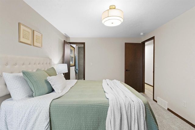 2540 SUN TERRACE, Green Bay, WI 54311