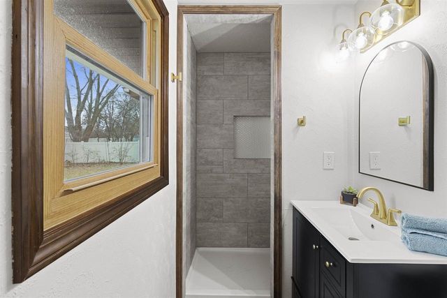 2540 SUN TERRACE, Green Bay, WI 54311