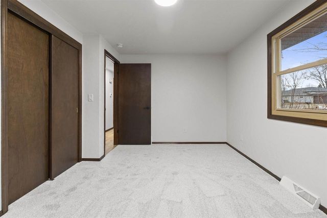 2540 SUN TERRACE, Green Bay, WI 54311