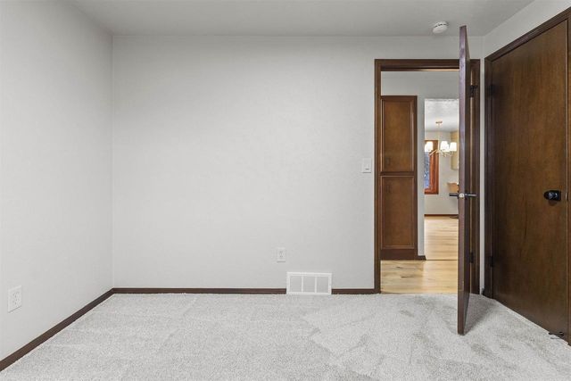 2540 SUN TERRACE, Green Bay, WI 54311