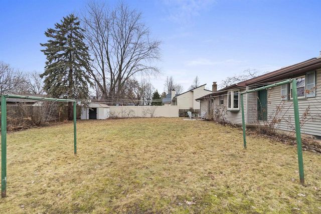 2540 SUN TERRACE, Green Bay, WI 54311