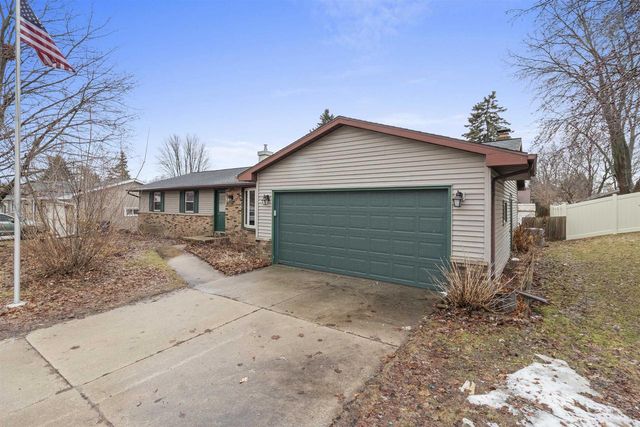 2540 SUN TERRACE, Green Bay, WI 54311