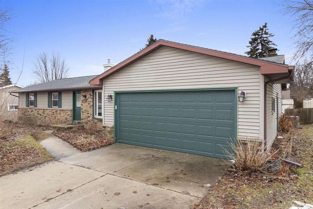 2540 SUN TERRACE, Green Bay, WI 54311