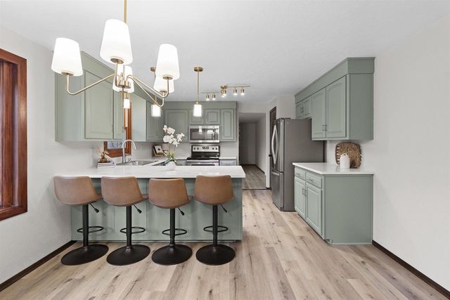 2540 SUN TERRACE, Green Bay, WI 54311