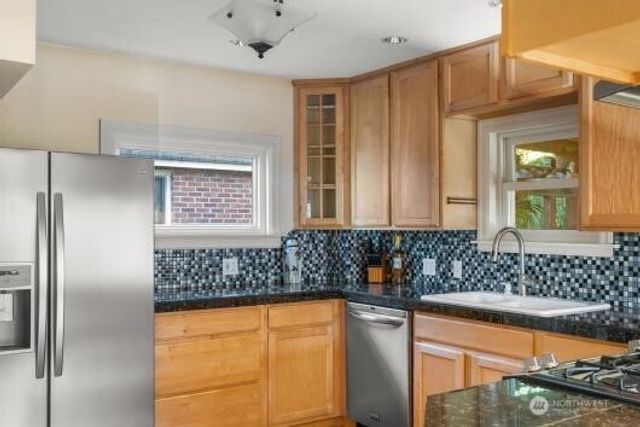 1600 27th Avenue, Seattle, WA 98122