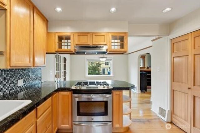 1600 27th Avenue, Seattle, WA 98122
