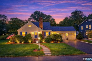 55 Chestnut Street, Hillsdale, NJ 07642