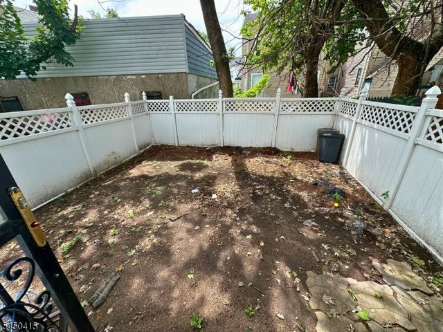 110 Pearl St, Paterson City, NJ 07501
