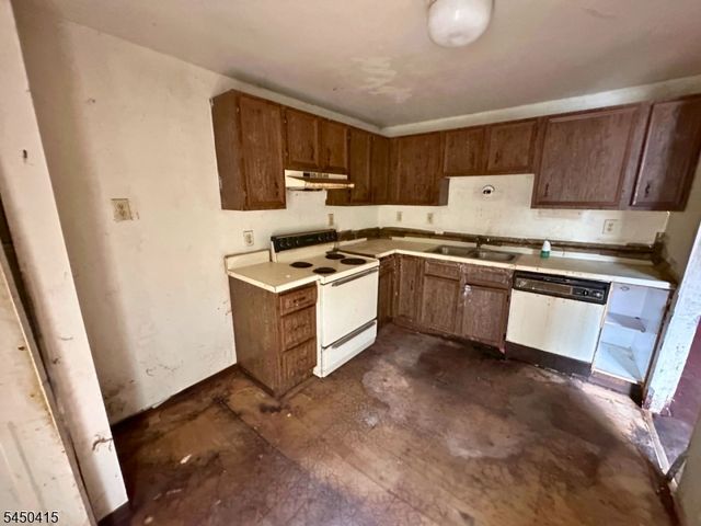110 Pearl St, Paterson City, NJ 07501