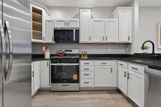 3 Summer Snow Lane, Bedford, NH 03110