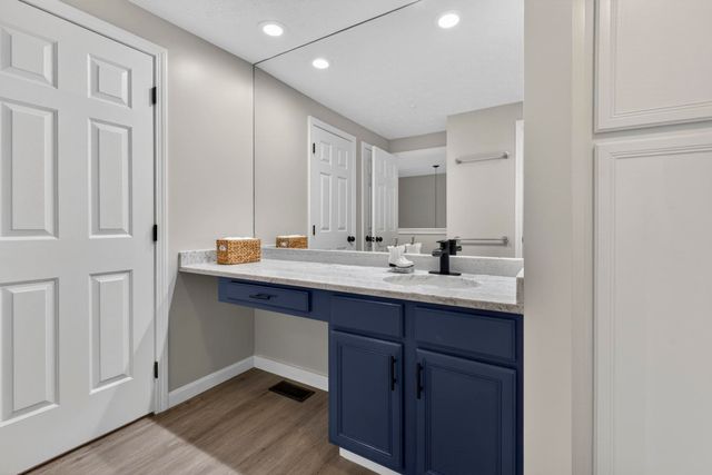 3 Summer Snow Lane, Bedford, NH 03110