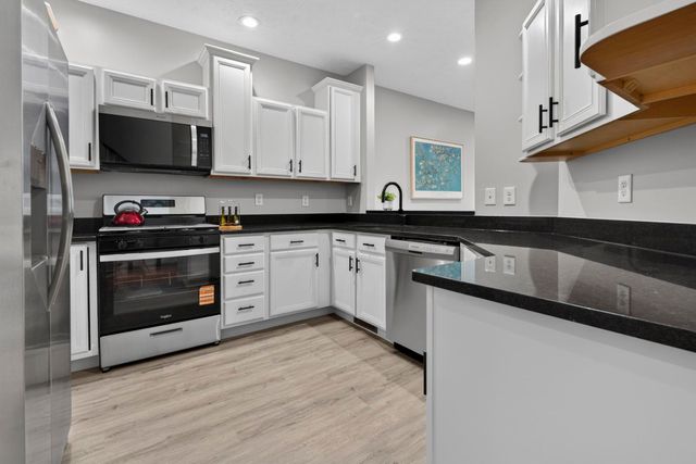 3 Summer Snow Lane, Bedford, NH 03110