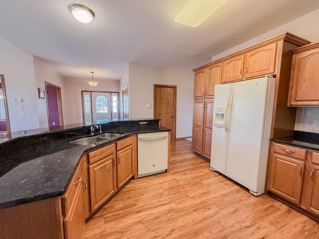2953 9th Avenue SE, Willmar, MN 56201
