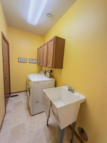 2953 9th Avenue SE, Willmar, MN 56201