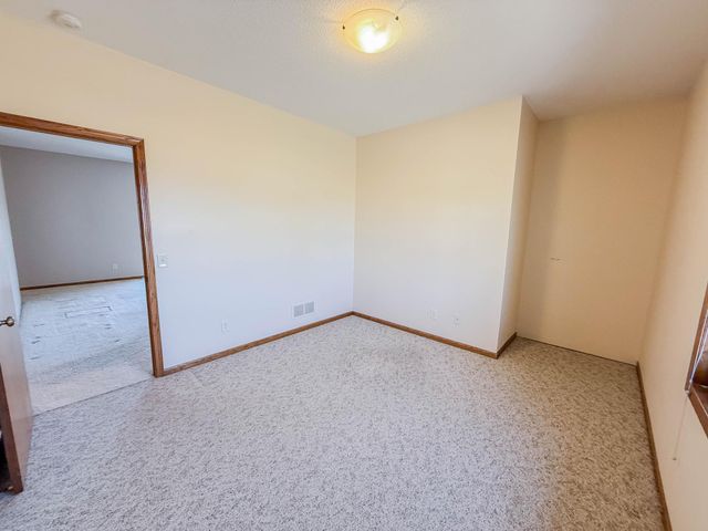 2953 9th Avenue SE, Willmar, MN 56201