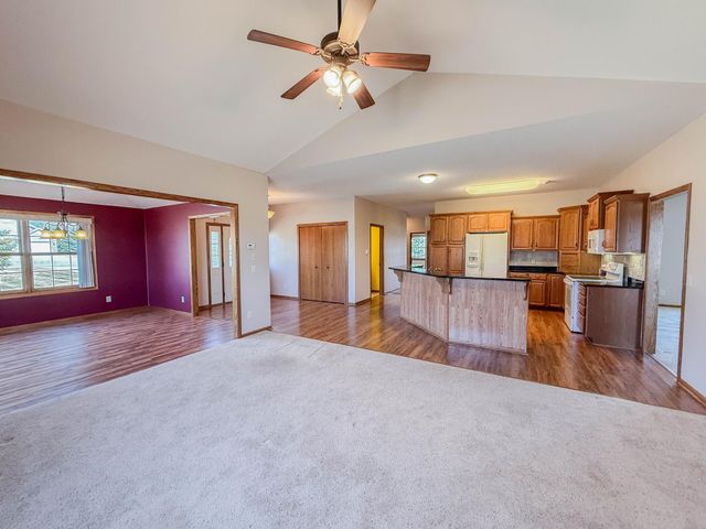 2953 9th Avenue SE, Willmar, MN 56201