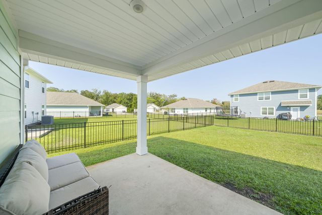 39 Riverwalk Crossing, Freeport, FL 32439