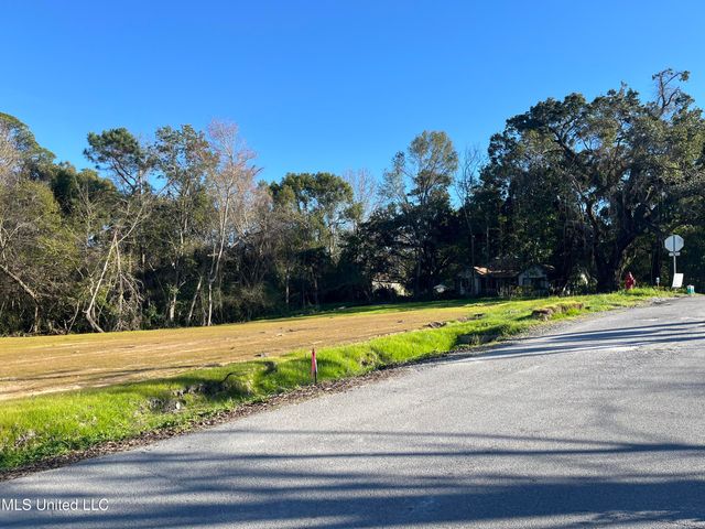 710 Rayburn Avenue, Ocean Springs, MS 39564