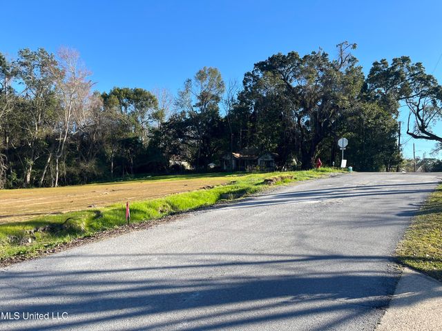 710 Rayburn Avenue, Ocean Springs, MS 39564