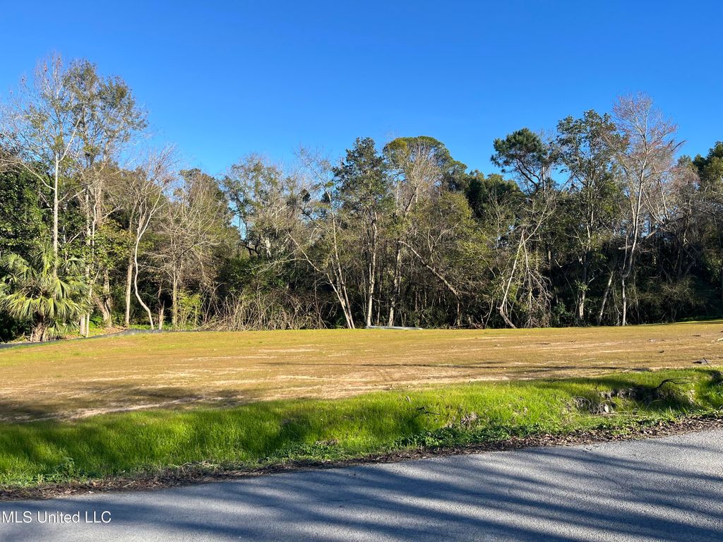 710 Rayburn Avenue, Ocean Springs, MS 39564