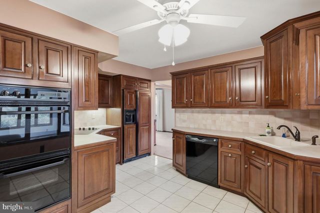 10 W ELIZABETH LN, Richboro, PA 18954