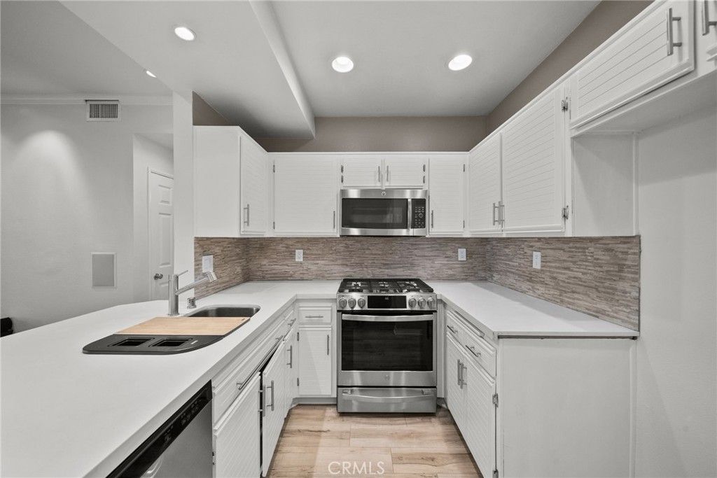 24123 Del Monte Drive 101, Valencia, CA 91355
