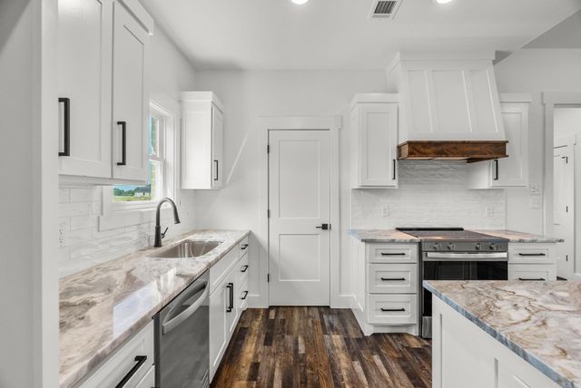 25 West Cedar Hill Road, Greenbrier, AR 72058