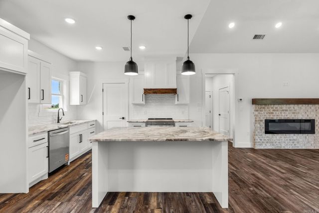 25 West Cedar Hill Road, Greenbrier, AR 72058