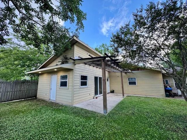 1022 W 10th Street, Freeport, TX 77541