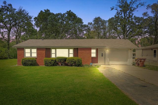 28 Liberty Boulevard, Machesney Park, IL 61115