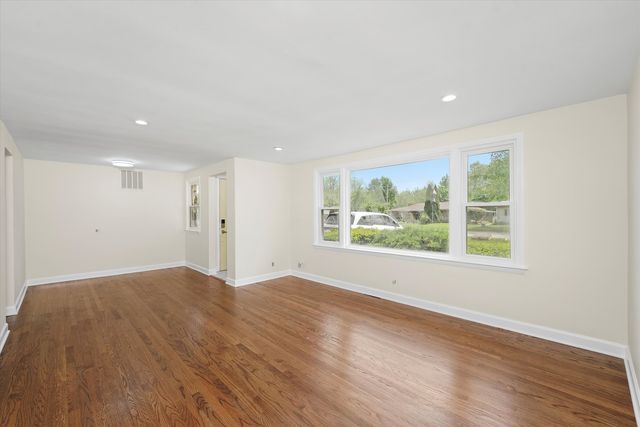 28 Liberty Boulevard, Machesney Park, IL 61115