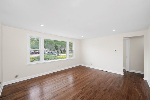 28 Liberty Boulevard, Machesney Park, IL 61115