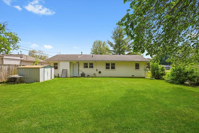 28 Liberty Boulevard, Machesney Park, IL 61115