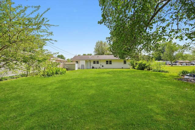 28 Liberty Boulevard, Machesney Park, IL 61115