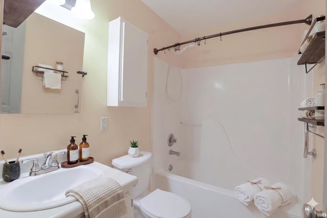 2745 S Pine Meadows Drive, Bloomington, IN 47403