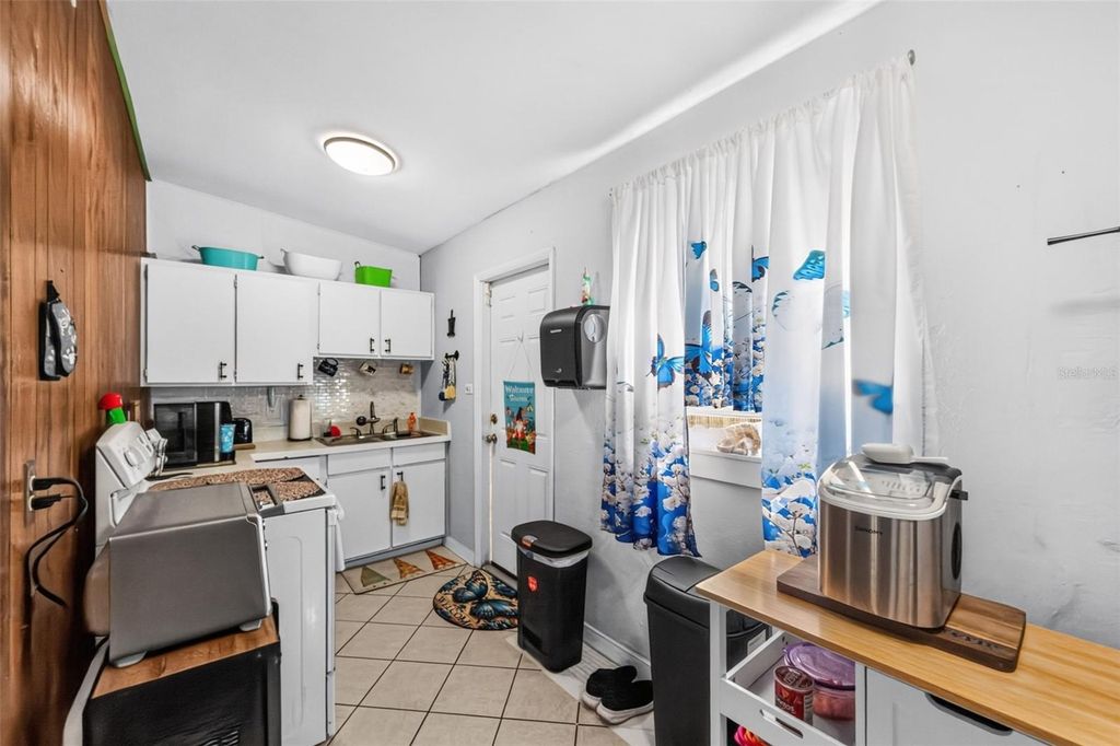 Image 11 of property listing at 3100 CRESTWOOD DRIVE, Port Charlotte, FL 33952