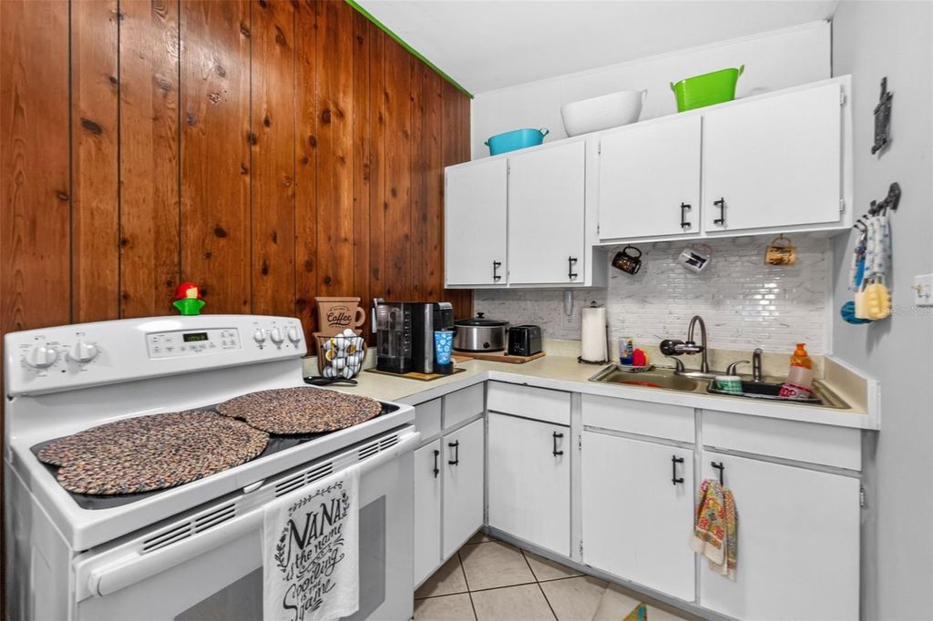Image 12 of property listing at 3100 CRESTWOOD DRIVE, Port Charlotte, FL 33952