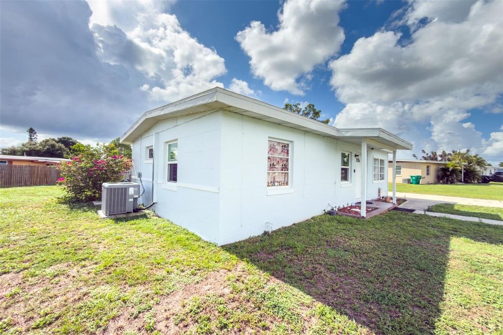 Image 39 of property listing at 3100 CRESTWOOD DRIVE, Port Charlotte, FL 33952