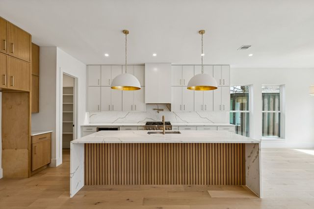 2656 Leta Mae Lane, Farmers Branch, TX 75234