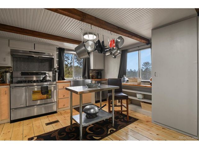 957 Arapahoe Dr, Florissant, CO 80816