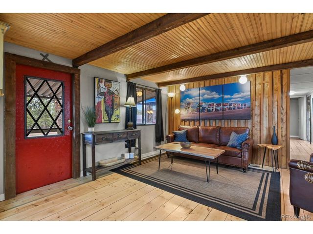 957 Arapahoe Dr, Florissant, CO 80816