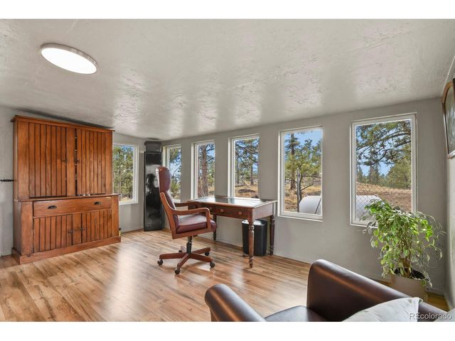 957 Arapahoe Dr, Florissant, CO 80816